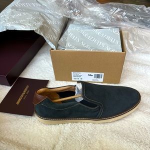 Johnston and Murphy Navy Oiled Leather perf slip-on in size 10.5